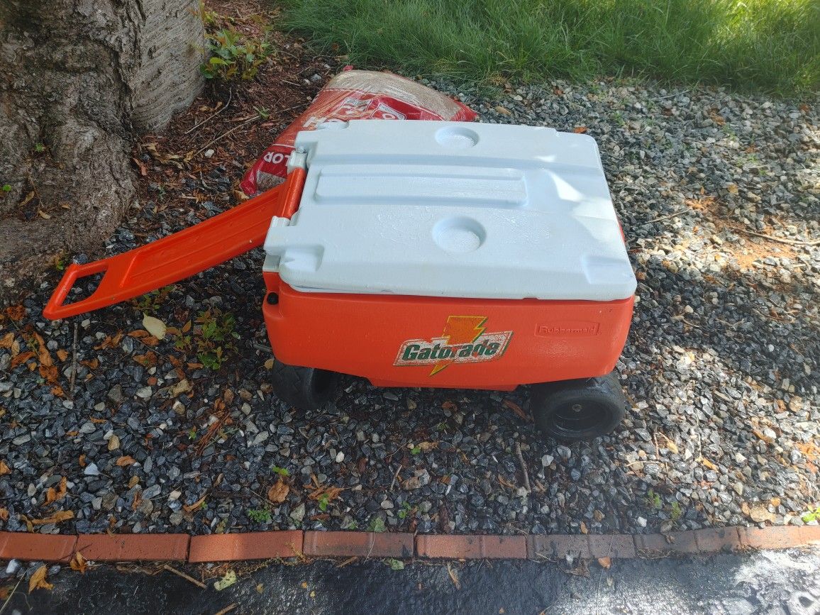 Vintage Gatorade Cooler Wagon 4 Wheels Picnic Buggy Orange Rubbermaid Ice Chest