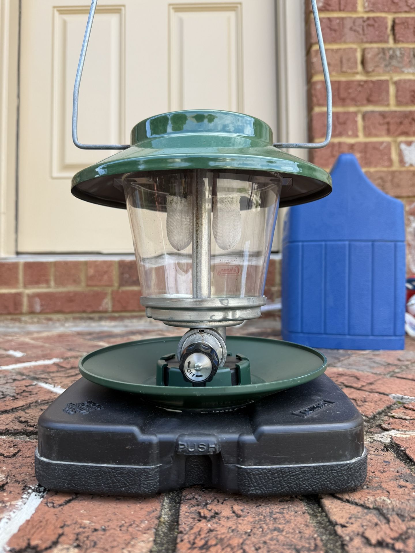 Coleman Propane Lantern With Carrying Case