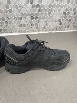 Nike Size 9 Vomero 5 70$