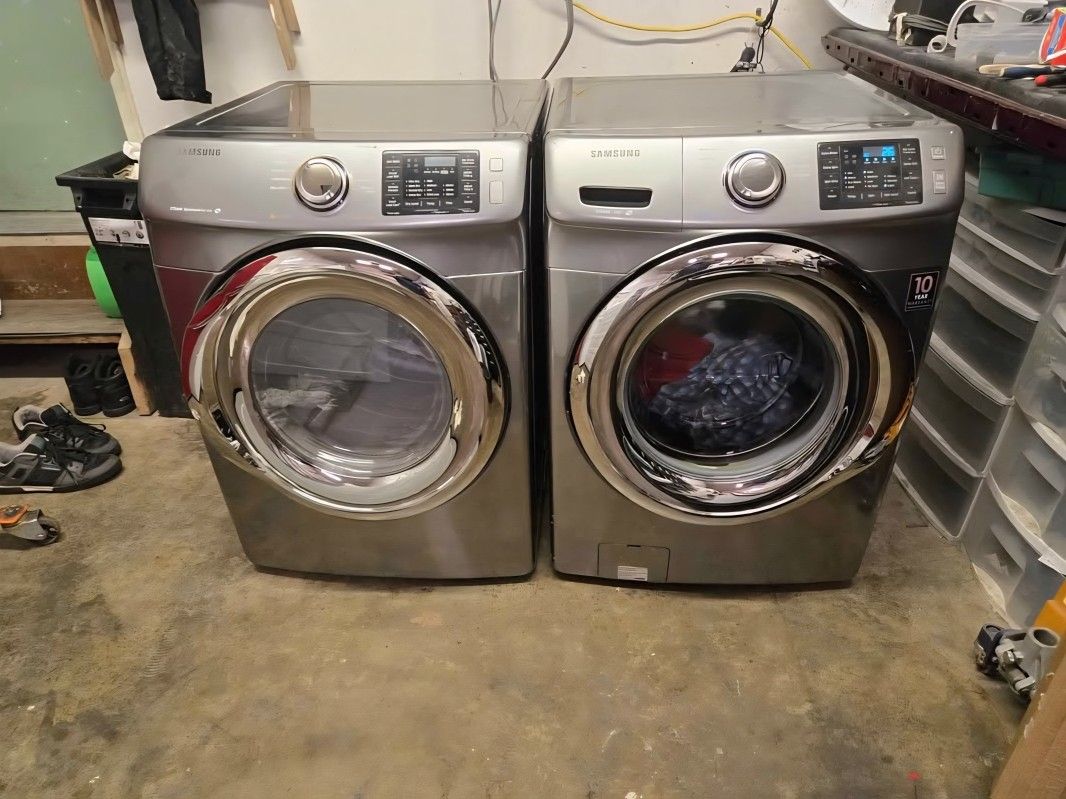 Beautiful Washer Gas Dryer Like New