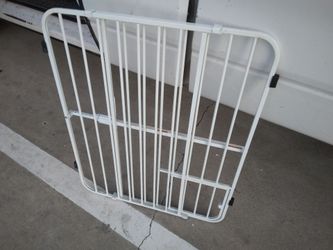 Expendable dog gate