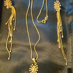 JOYERIA FINA SET ( 3 ) 3 VECES BANADA EN ORO .TRABAJADA CON RODIO./  FINE JEWLERY SET 3 TIMES GOLD PLATED WORKED WITH RODHIO. CHAIN  16". 3"