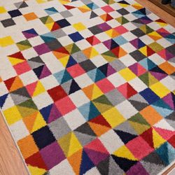 Rug In Excellent Condition