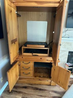 I'm selling a nice piece of furniture.