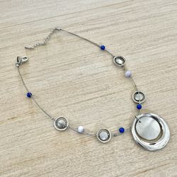 Silver Tone Pendant Necklace 