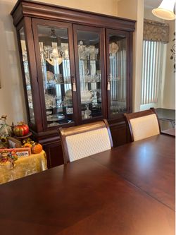 Beautiful mahogany dining room set
