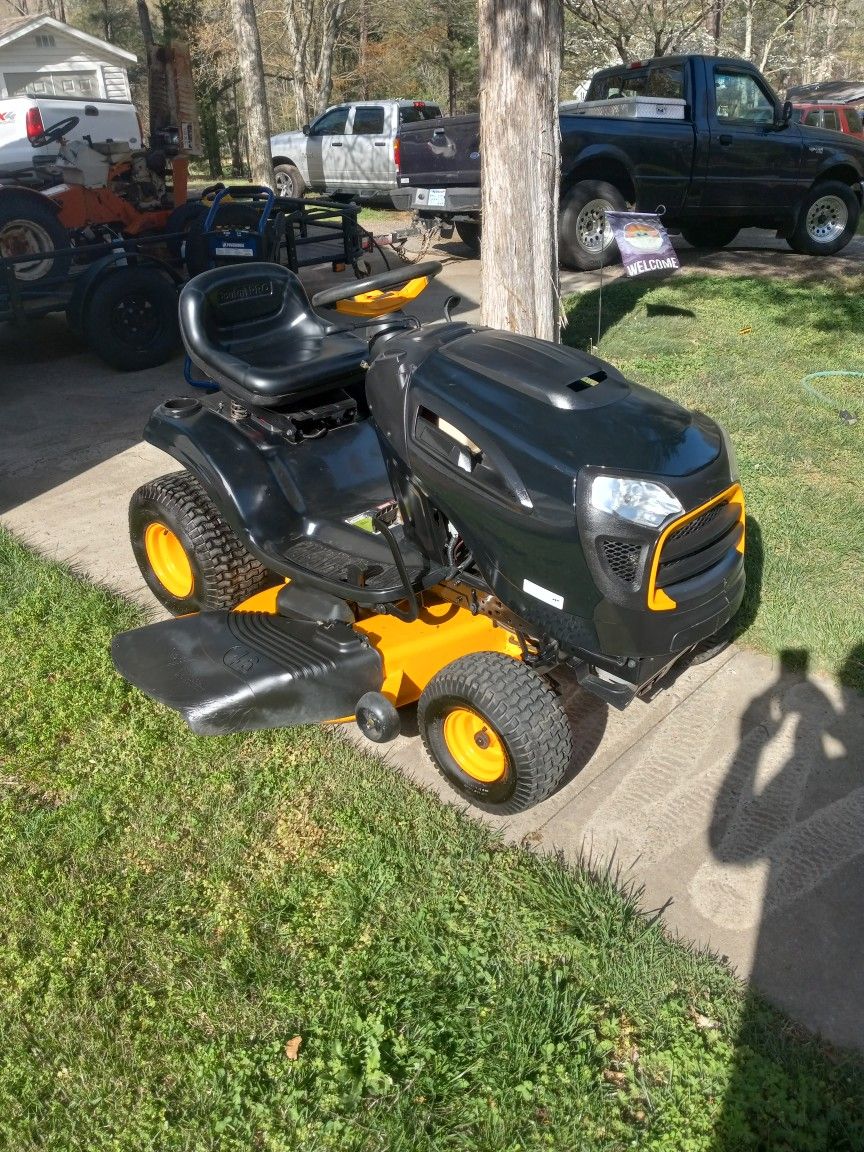 Like New Poulan Pro Riding Mower! 46 Inch Cut
