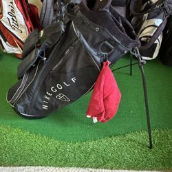 Classic Black Nike Golf Stand Bag For Left Or Right Hand Golfers