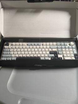 Full-Size Mechanical Keyboard White Gray Black
