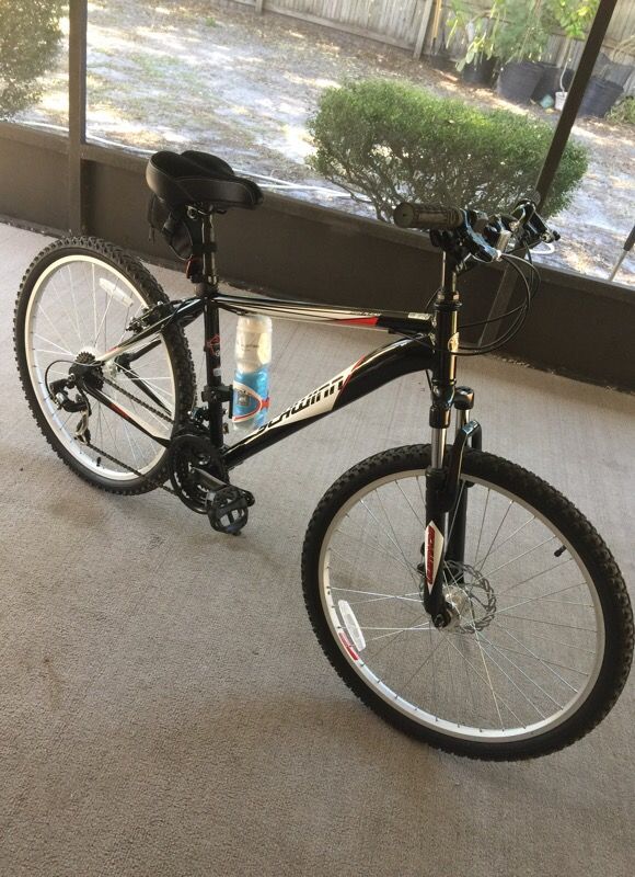 26” Mens Schwinn High Plains Mountain Bike Like New With Extras Model