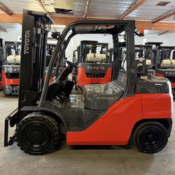 2018 Toyota 9K capacity solid pneumatic tire forklift
