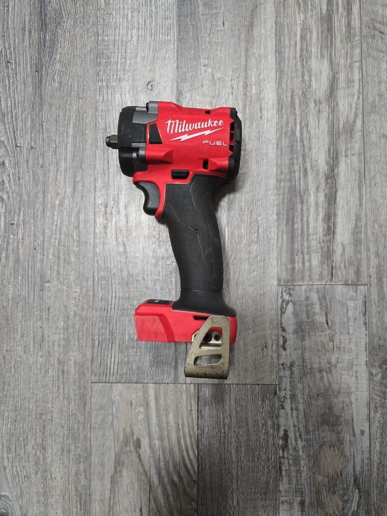 MILWAUKEE  M18 3/8" IMPACT WRENCH IS NOT WORKING ONLY FOR PARTS OR IF ANYONE KNOWS HOW TO FIX THEM 