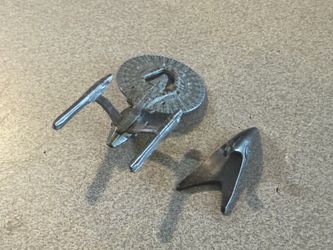 HOT WHEELS- STAR TREK U.S.S. ENTERPRISE NCC-1701 - 3.5”