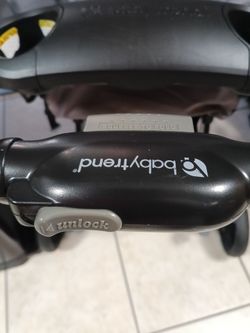 Nice and clean baby stroller for three wheels
