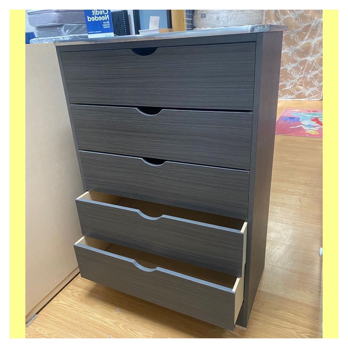 Dresser/ Five drawers dresser