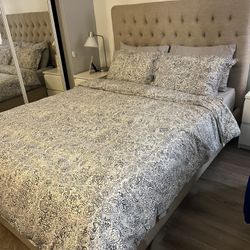 Queens Bed