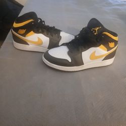 Nike Size 6 And 6.5 Woman 