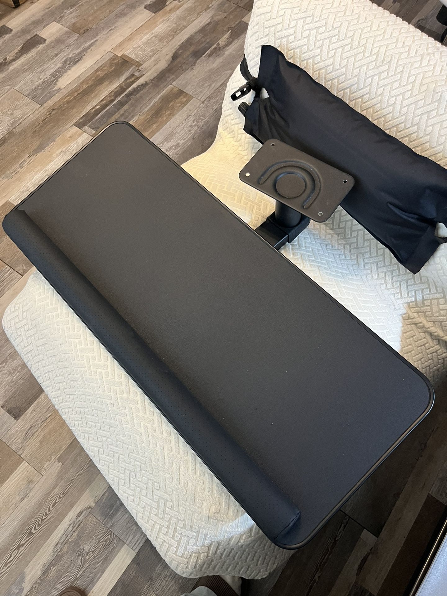 Computer Swivel Tray With Wrist Rest
