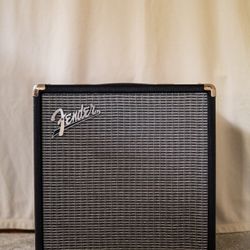 Fender Rumble 25 (8“ speaker, ‎14.76 x 19.68 x 19.1 inches)