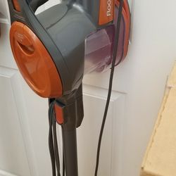NEW cond SHARK ROTATOR VACUUM WITH AMAZING POWER SUCTION. , WORKS EXCELLENT. , IN THE BOX 