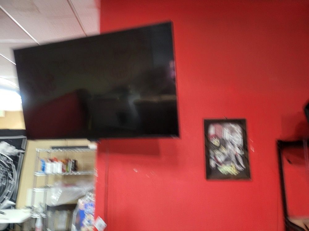 Smart TV & Wall Mount 32