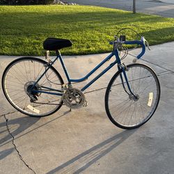 1982 Schwinn Varsity 10 Speed Blue Bicycle