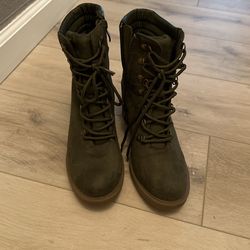 Women Boots.!!!! Good Condition,Size 8 1/2..