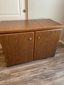 Sewing cabinet