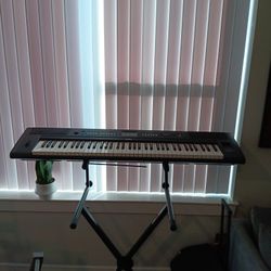 Yamaha NP V80 76 Keyboard In Great Condition 