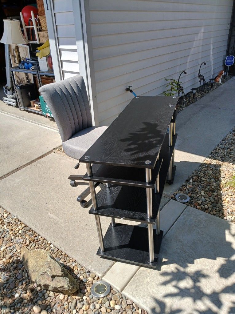 Desk/Chair! Must Go!