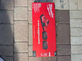 Milwaukee supercharger + 2x 6ah forge batteries charge 80% in 15m new in box