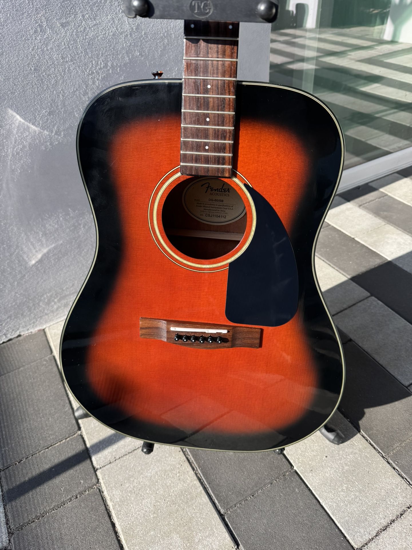 Fender Acoustic DG-60 Sunburst. Road Runner ABS Molded Case Included