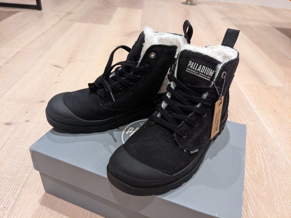 NEW Palladium Pampa Hi Zip Nubuck Women Boots Sz 7.5