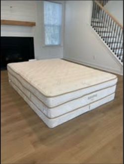 Saatva Classic Mattress, Plush Soft, 14.5" (1 Queen)