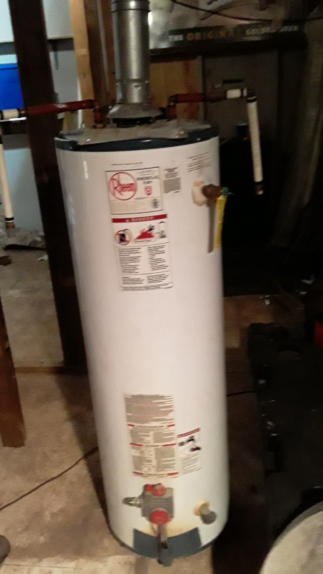 Gas hot water heater