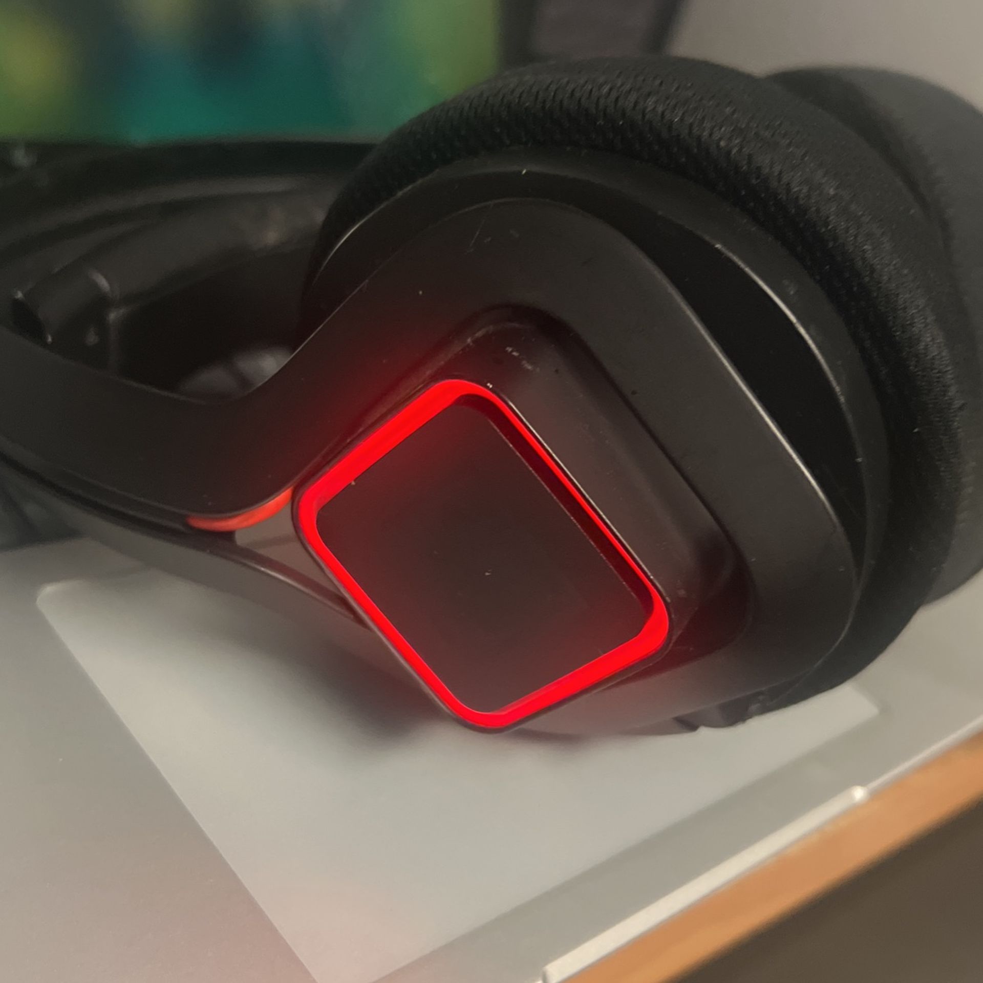 HP Omen gaming headset w/cool ears n mute mic