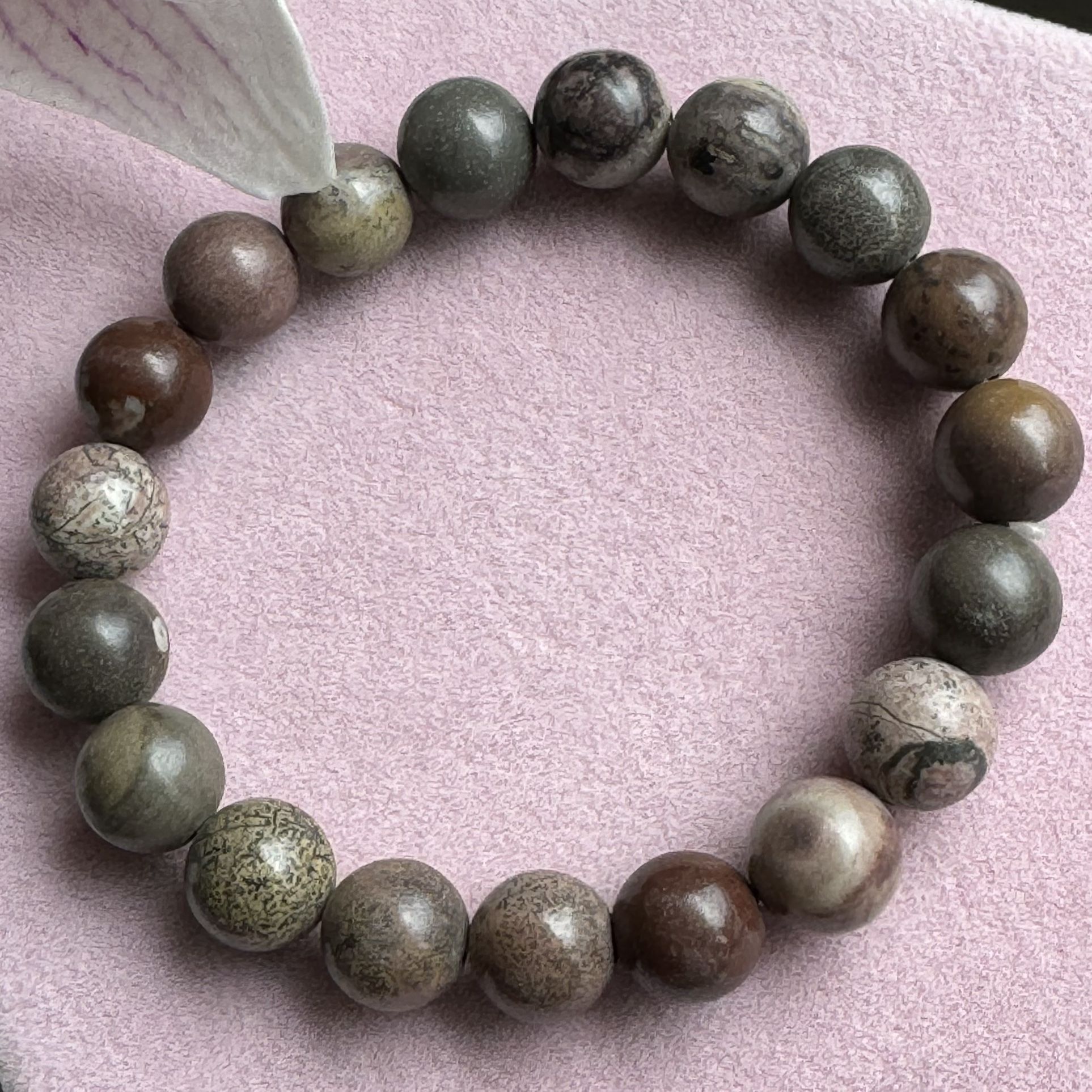 https://offerup.com/redirect/?o=MTAubW0= Matte Scenic Jasper Bracelet