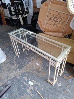 Entrance table