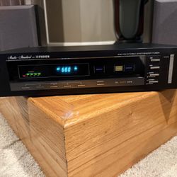 Fisher Studio Series FM-660 Tuner (Excellent Condition)   