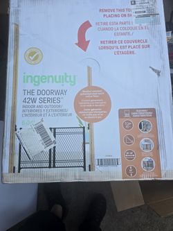 INGENUITY
Doorway 42W Series Baby Gate