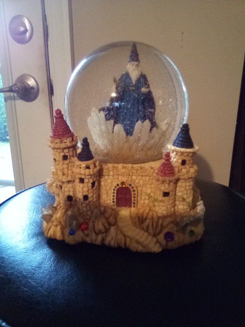 9" Camelot glass globe