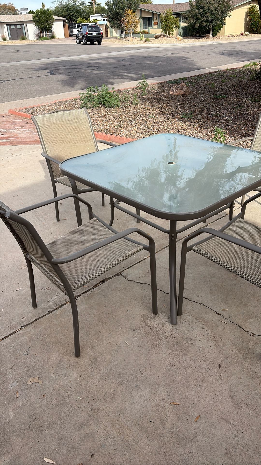 Outdoor Table 4 Chairs