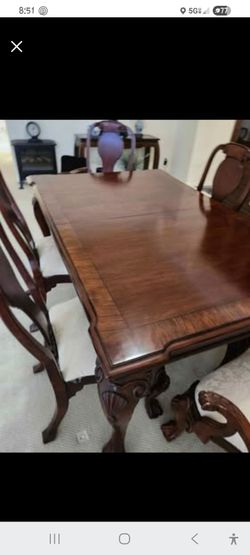 Dining room table/Hutch