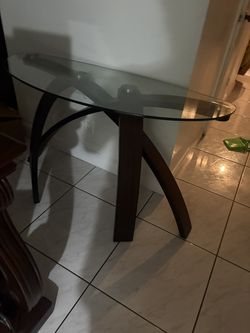 Entrance r sofa table like new$50