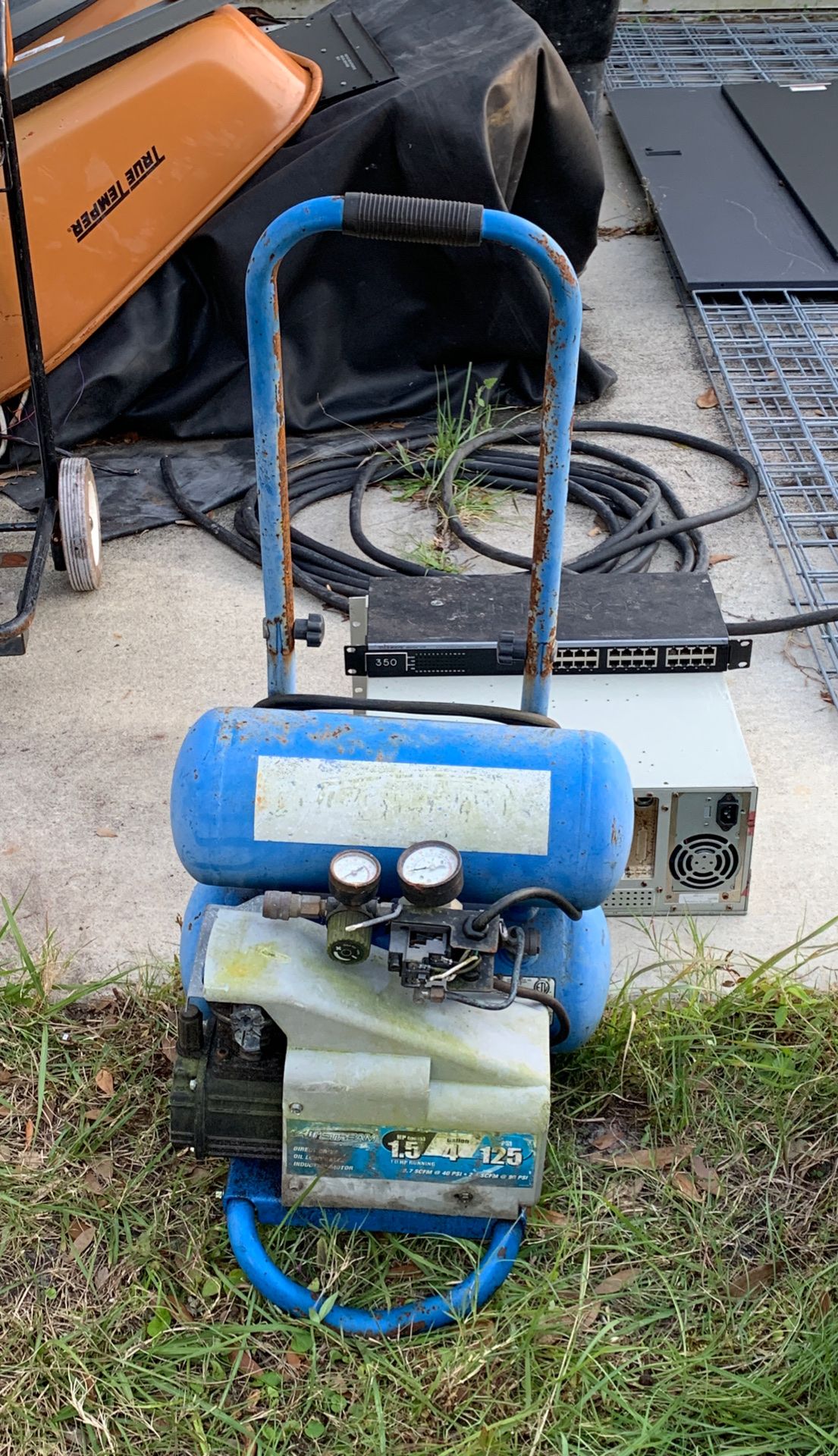 Airstream Twin tank air compressor needs new air breather