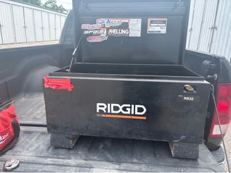 32” rigid tool box