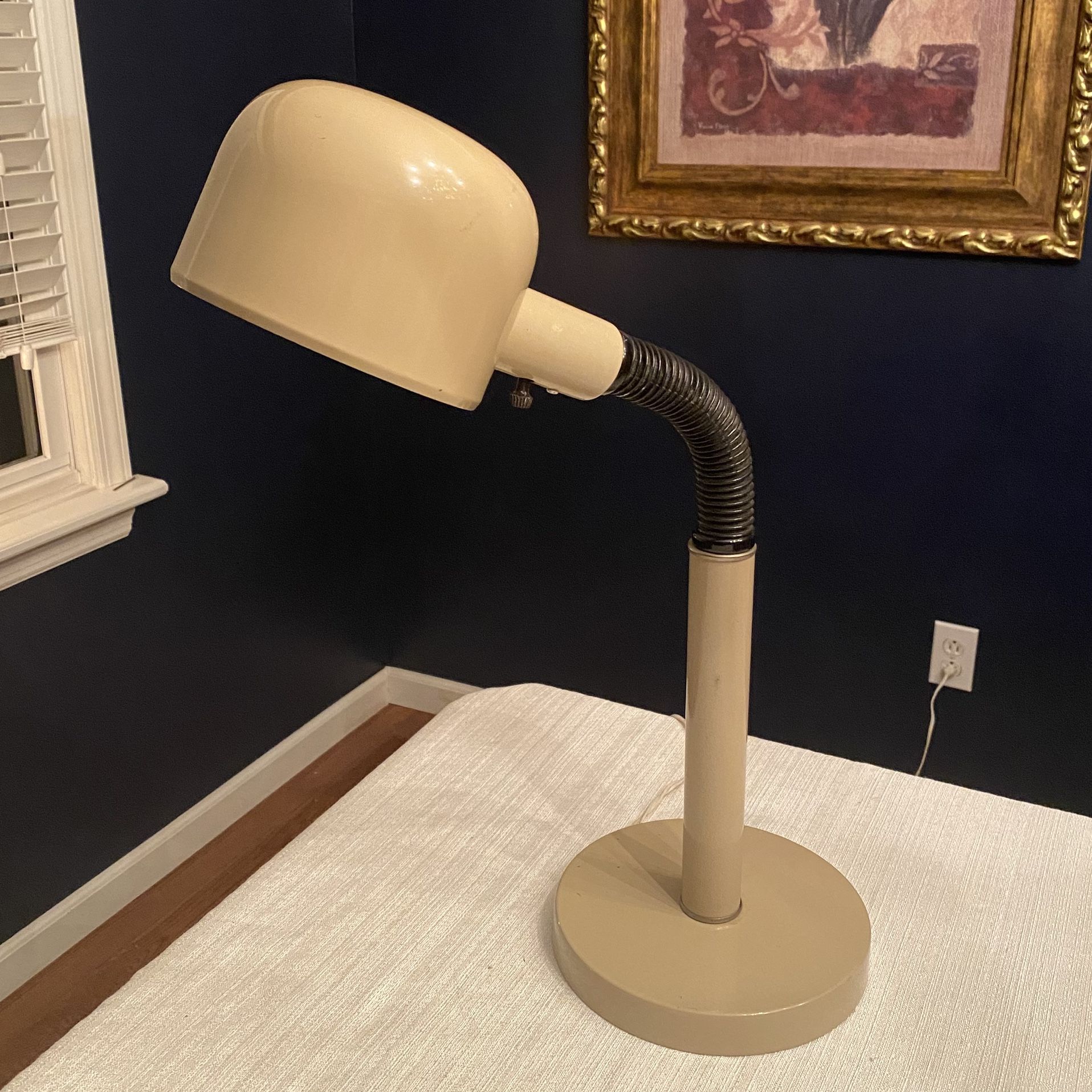 Vintage Adjustable Gooseneck Desk Lamp – Beige