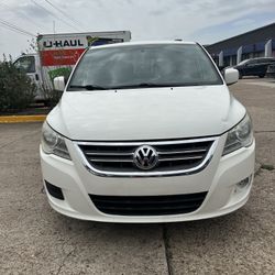 2011 Volkswagen Routan SE