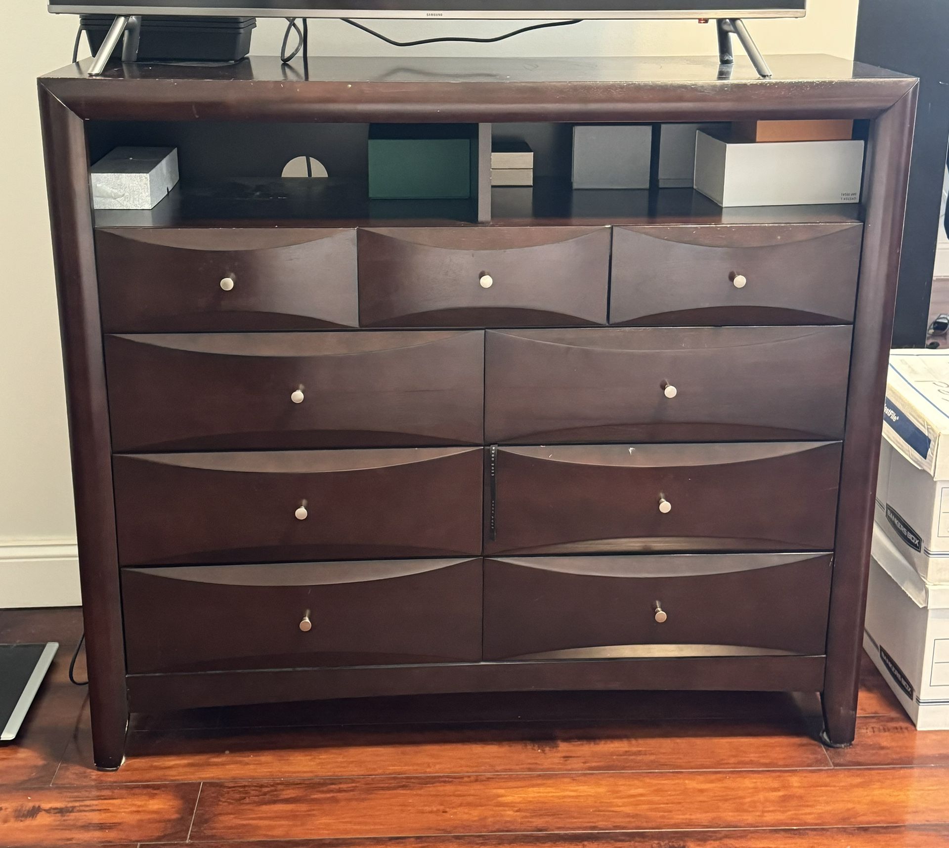 Free Dresser And 2 Nightstands