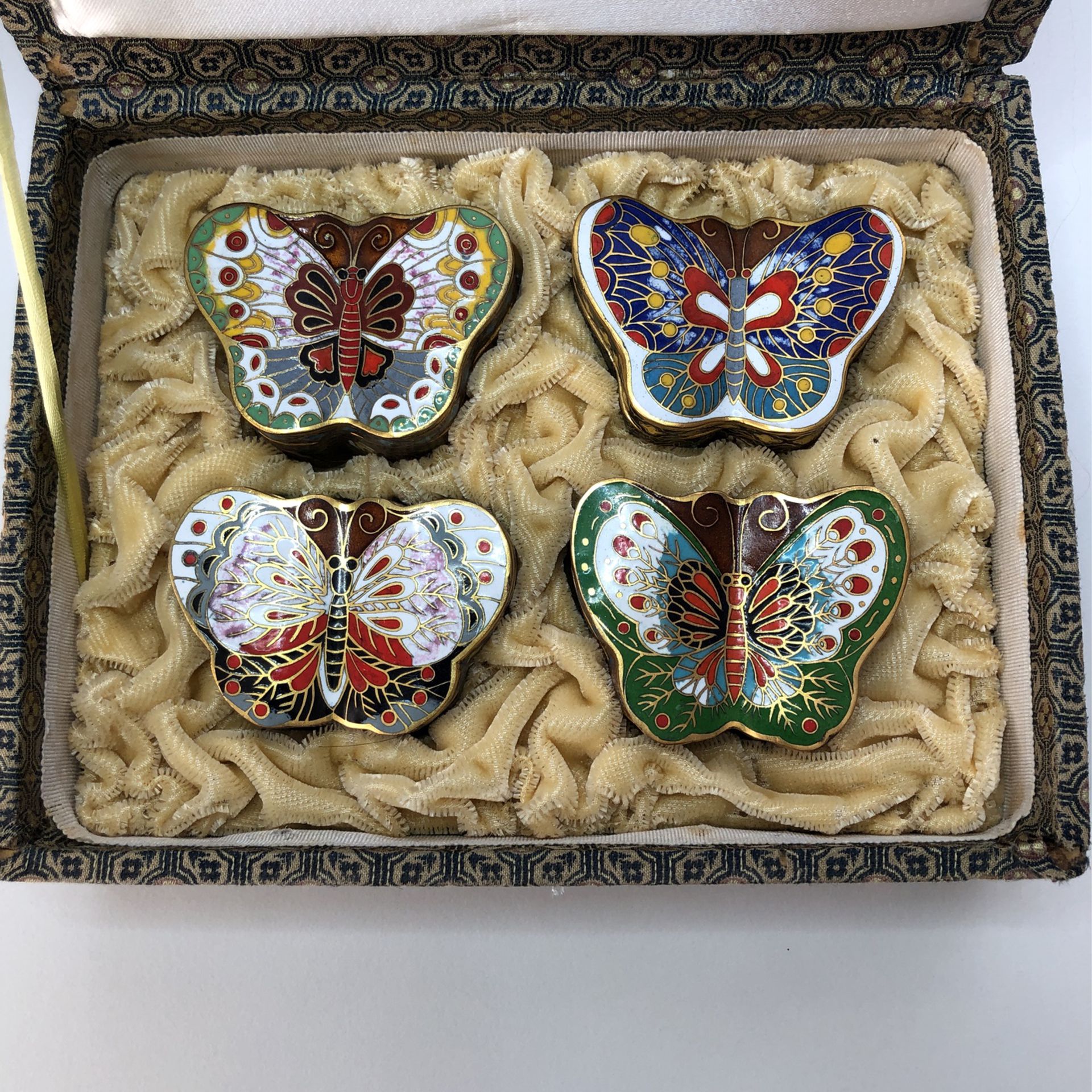 Butterfly Boxes – Shopping